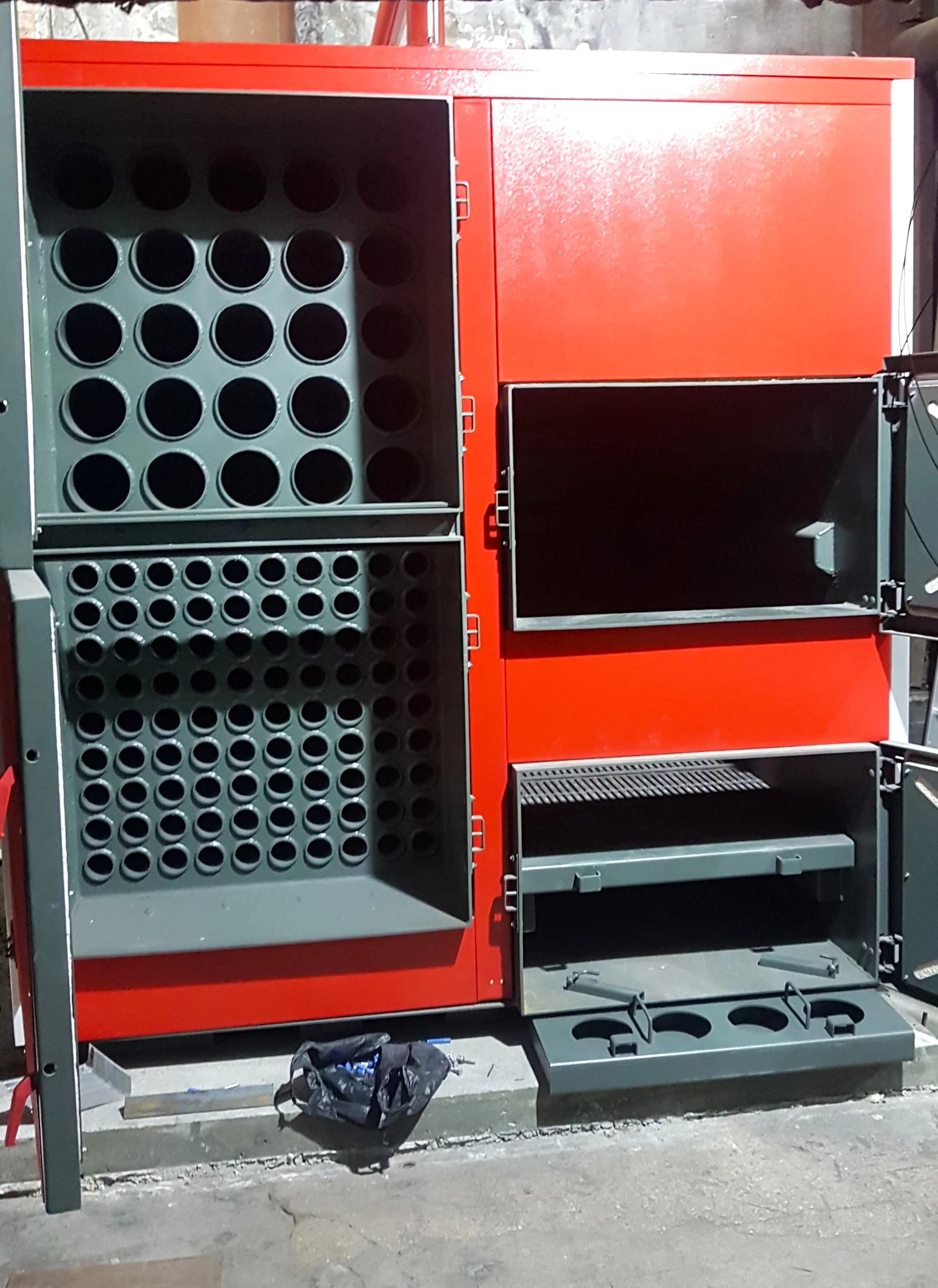 Фото - Котел Heiztechnik Q Max Plus 750 кВт (контроллер Heiztechnik Logic 250 / комплект чугунных колосников / вентилятор / инструмент для чистки)